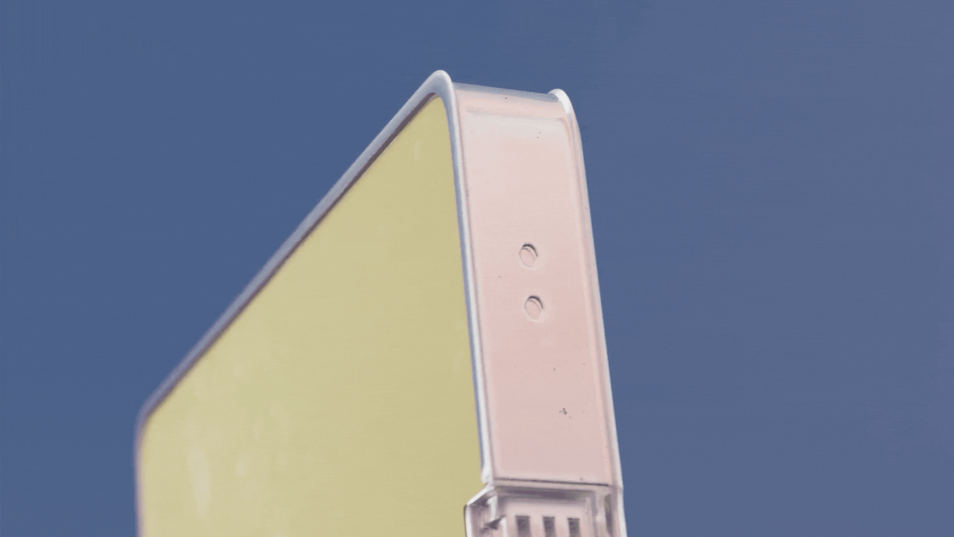 Elektrisch isolierendes Klebeband-Formteil für E-Batterien – zur Sicherheit und für Effizienz